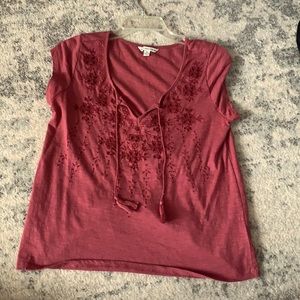 Short sleeve light weight top